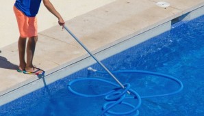 Químico Responsável pela Limpeza de Piscina