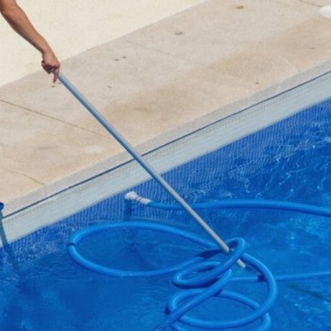 Químico Responsável pela Limpeza de Piscina